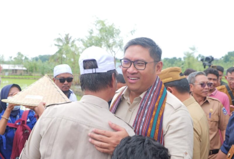 Wakil Menteri Pertanian (Wamentan) RI, Sudaryono merespons keluhan petani di Nusa Tenggara Barat (NTB) terkait tingginya harga pupuk. (Dok. Kementan)