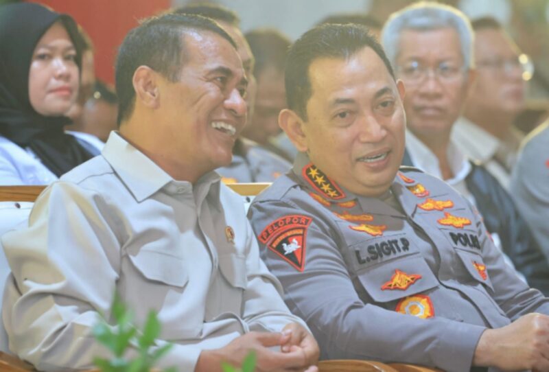 Menteri Pertanian dan Kapolri Jenderal Listyo Sigit Prabowo memimpin kegiatan tanam jagung serentak seluas 1 juta hektar yang melibatkan 19 provinsi di Indonesia. (Dok. Kementan).