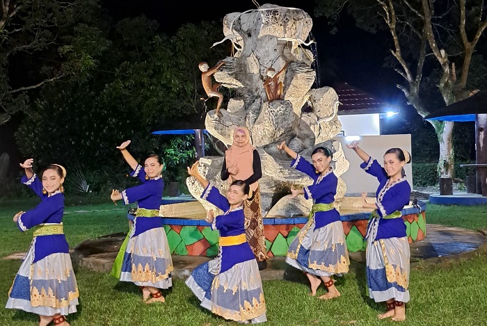 Puspo Rini, seorang guru Seni di pedalaman Kalimantan. (Dok. Astra Agro)

