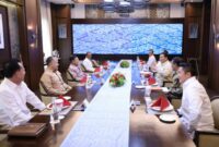 Presiden Prabowo Subianto dan sejumlah menteri makan siang bersama Wakil Presiden RI ke-10 dan ke-12 Jusuf Kalla. (Dok. Tim Media Prabowo)