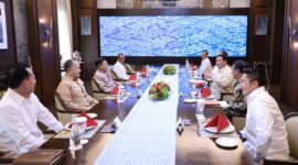 Presiden Prabowo Subianto dan sejumlah menteri makan siang bersama Wakil Presiden RI ke-10 dan ke-12 Jusuf Kalla. (Dok. Tim Media Prabowo)