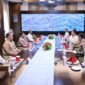 Presiden Prabowo Subianto dan sejumlah menteri makan siang bersama Wakil Presiden RI ke-10 dan ke-12 Jusuf Kalla. (Dok. Tim Media Prabowo)