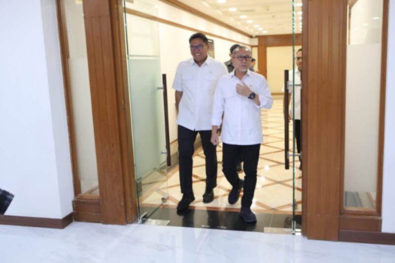 Wakil Menteri Pertanian, Sudaryono  bersama bersama Menko Pangan, Zulkifli Hasan Rapat Koordinasi Terbatas Bidang Pangan di Graha Mandiri, Jakarta, Rabu (5/2/2025). (Dok. Kementan)
