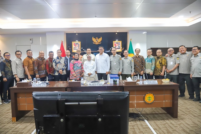 Wakil Menteri Pertanian (Wamentan) Sudaryono beraudiensi dengan DPRD Provinsi Jawa Timur di Kantor Pusat Kementerian Pertanian (Kementan). (Dok. Kementan)
