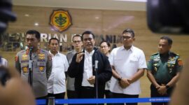 Sejumlah perwakilan pengusaha penggilingan padi dan beras swasta menandatangani purchase order (PO) di Auditorium Utama Kementerian Pertanian (Kementan), Jakarta. (Dok. Kementan)