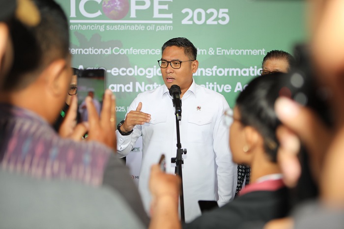 /Wakil Menteri Pertanian (Wamentan), Sudaryono pada acara pembukaan Konferensi Internasional Kelapa Sawit dan Lingkungan atau International Conference of Oil Palm and Environment (ICOPE) 2025. (Dok. Kementan)


