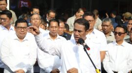 Menteri Pertanian (Mentan) Andi Amran Sulaiman menggelar Operasi Pasar Pangan Murah untuk menstabilkan harga bahan pokok jelang Ramadan dan Idulfitri. (Dok. Kementan)

