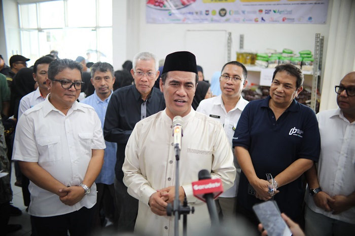 Menteri Pertanian (Mentan) Andi Amran Sulaiman saat memantau Operasi Pasar Pangan Murah di Kantor Pos Jakarta Timur. (Dok. Kementan)