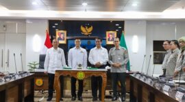 Penandatanganan nota kesepahaman (MoU) Ketua Umum Kamar Dagang dan Industri (Kadin) Indonesia, Anindya Bakrie bersama Menteri Pertanian (Mentan) Andi Amran Sulaiman di Kantor Pusat Kementan. (Dok kementan)