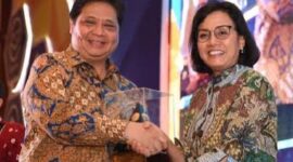 Menteri Keuangan, Sri Mulyani Indrawati bersama Menteri Koordinator Bidang Perekonomian Airlangga Hartarto. (Instagram.com @manado.times)

