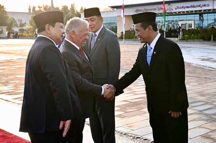 Presiden Republik Indonesia Prabowo Subianto memperkenalkan Menteri Pertanian Andi Amran Sulaiman kepada Raja Yordania, Abdullah II. (Dok. Tim Media Prabowo)