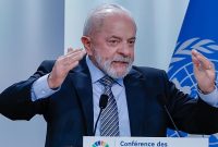 1. Presiden Lula menolak tarif AS dan tegaskan hak rakyat atas logam tanah jarang nasional. (Facebook.com @Lula)