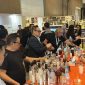 Pengunjung dari Indonesia dan mancanegara mengamati dan mencoba keberagaman minuman fermentasi dan distilasi nusantara. (Dok. Bittersweet Festival 2025)