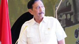Luhut Pandjaitan memaparkan rencana gene bank kepada Presiden Prabowo di Jakarta. (Facebook.com @Luhut Binsar Pandjaitan)