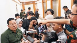 Kepala Bapanas Arief Prasetyo Adi menjelaskan program SPHP Jagung usai rapat dengan Menko Pangan. (Dok. Bapanas)